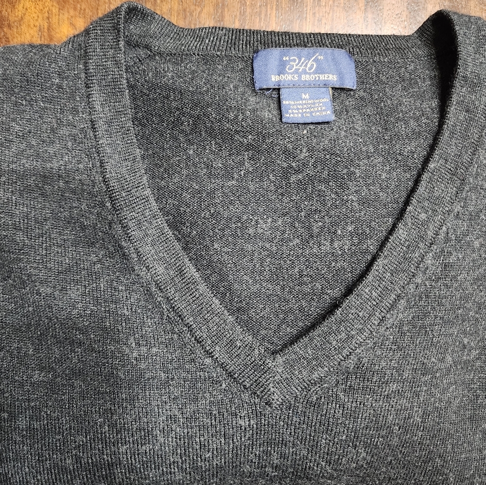 M Merino Wool 346 Brooks Brothers V-Neck Sweater